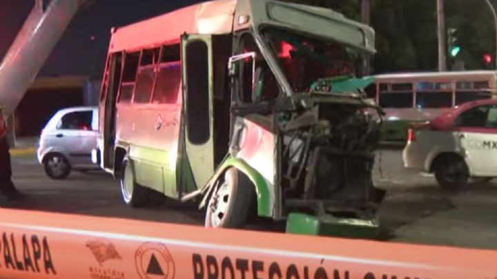 Microbús choca con tráiler en Tláhuac; 6 pasajeros resultaron lesionados
