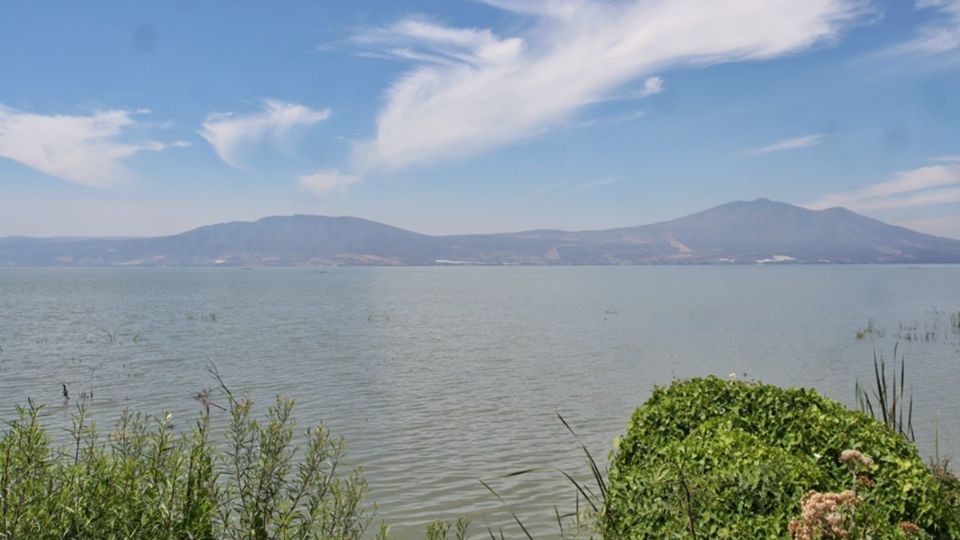 El Lago de Chapala es el más grande de la república mexicana, es la principal fuente de abastecimiento de agua potable de la Zona Metropolitana de Guadalajara