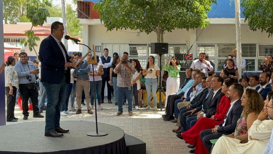 El gobernador Diego Sinhue pidió aplausos para despedir al alcalde de León, Jorge Jiménez Lona, pues este domingo 16 de junio termina su interinato y regresa Alejandra Gutiérrez