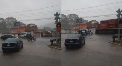 Hombres salvan a conductor de camioneta de ser arrollado por tren en Mendoza