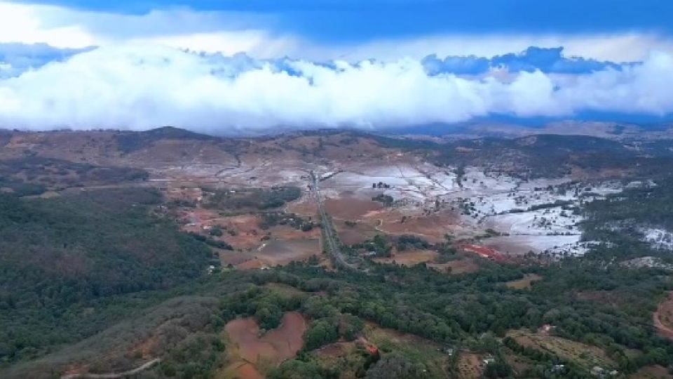 Vista aérea de la lluvia con granizo registrada en los límites de Xichú y Victoria.