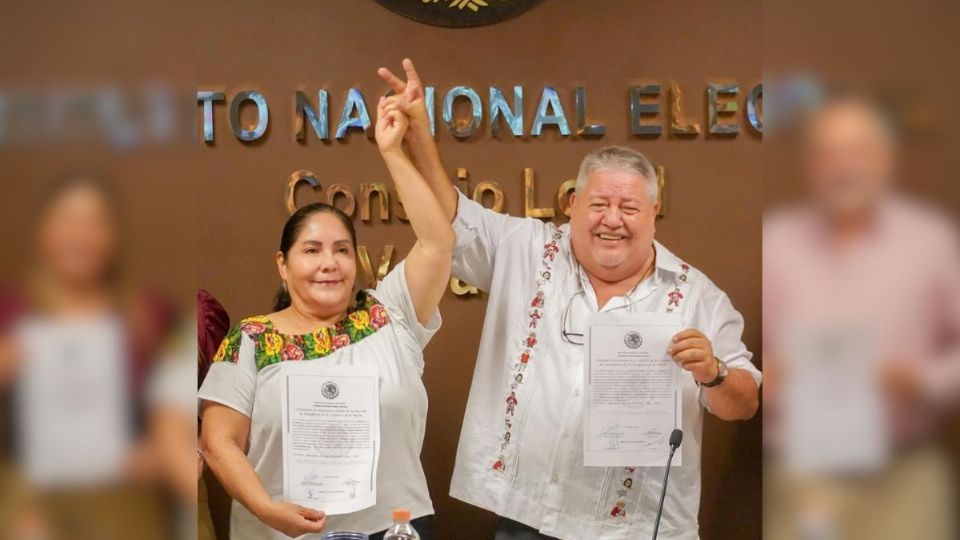 Claudia Tello y Manuel Huerta reciben constancia de mayoría de votos al Senado