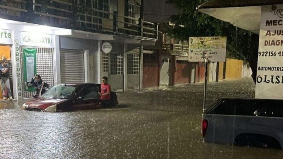 Lluvias causan inundaciones en Minatitlán, la madrugada este miércoles