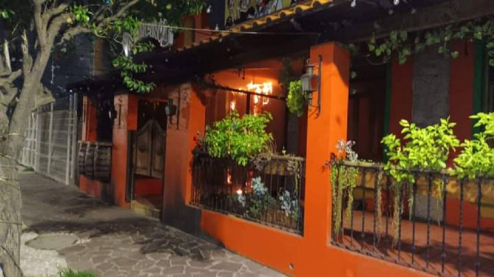 El ataque ocurrió cerca de las 3:00 de la mañana por lo que los Sistema de Emergencias 911 recibieron el reporte de un incendio en el restaurante bar llamado “Jalapeños”. 