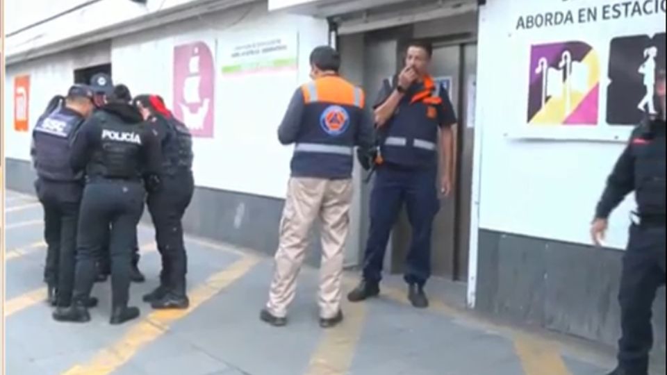 Metro CDMX: Falla elevador y deja 3 personas atrapadas