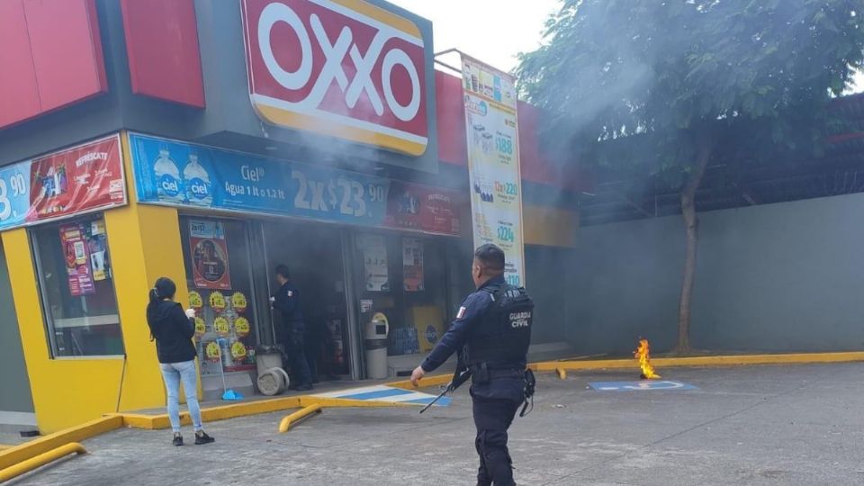 Grupos criminales incendiaron 3 tiendas Oxxo