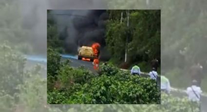 Se incendia camioneta de valores y se quema todo el dinero, en Veracruz