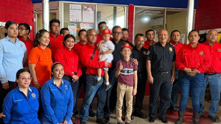 Zaid y Jaziel vencieron al cáncer y fueron bomberos honorarios en Coatzacoalcos