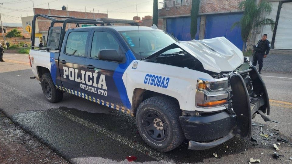 El choque ocurrió en el libramiento Miguel Alemán esquina con la calle Oyamel, en Tarimoro, Guanajuato, a las 7:30 de la mañana, donde el Sistema de Emergencias fue alertado de un fuerte accidente.