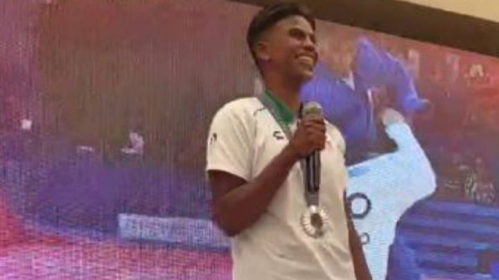 "Espero inspirarlos a seguir sus sueños", dice Prisca Awiti a jóvenes celayenses