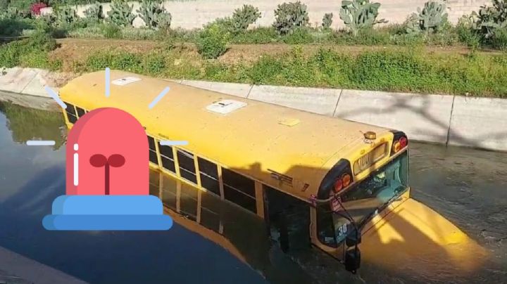 Autobús de trabajadores cae a canal de aguas negras en Tula