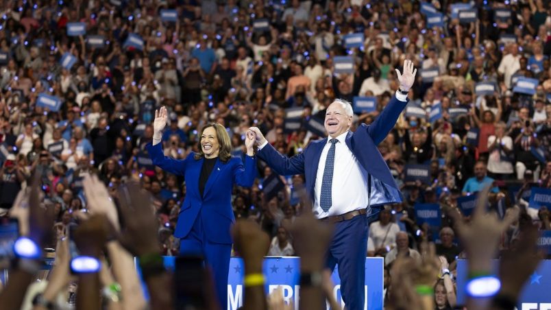 Kamala Harris y Tim Walz, en la convención demócrata en Chicago