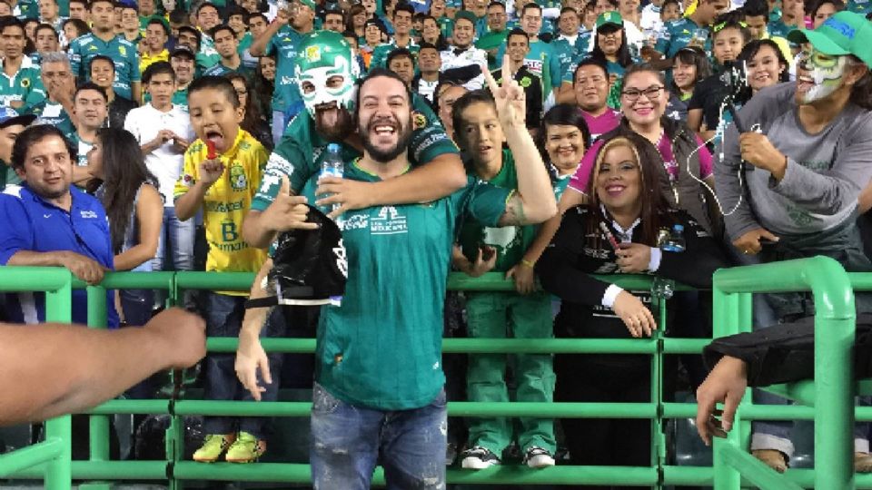 Omar Pérez Reyes o mejor conocido como Faysi felicitó al Club León, el equipo de sus amores en su aniversario número 80, mediante sus redes sociales. 