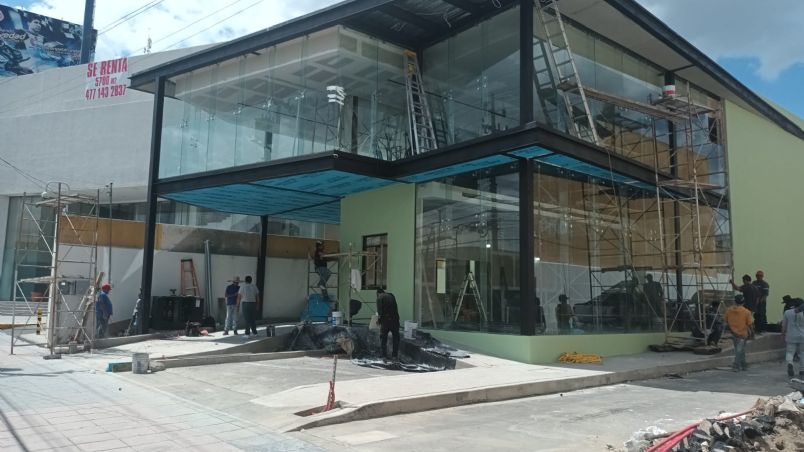 Construyen nuevo Starbucks sobre bulevar López Mateos.