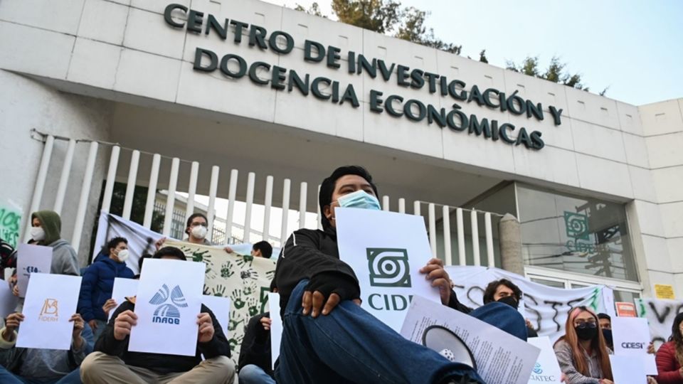 El director del CIDE afirma que están trabajando para solucionar la situación y reanudar las contrataciones lo antes posible