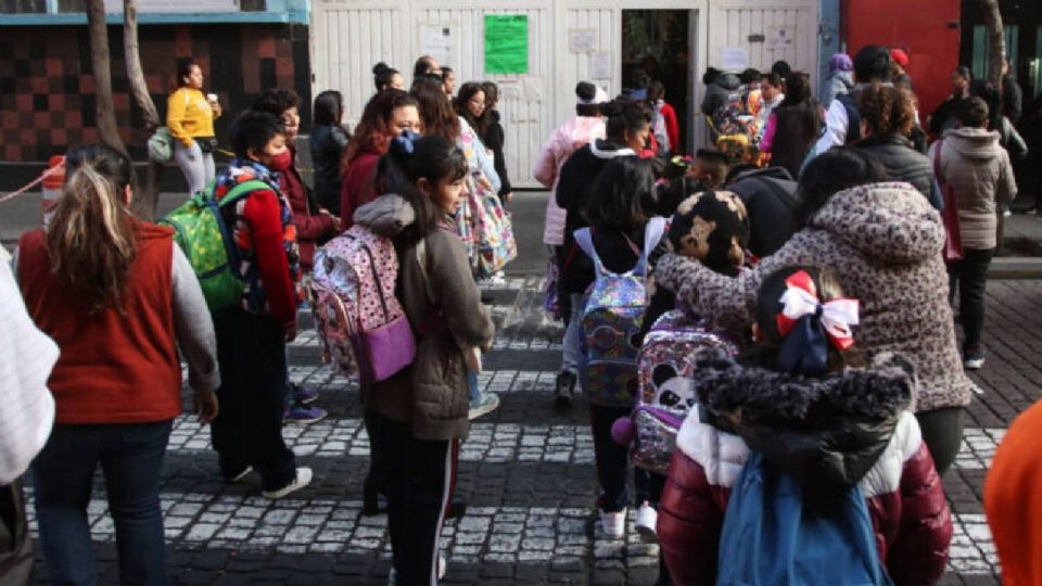 De acuerdo con el calendario de la SEP, los alumnos de preescolar, primaria y secundaria vivirán su primer puente del 14 al 16 de septiembre, con motivo de la conmemoración de la Independencia de México.