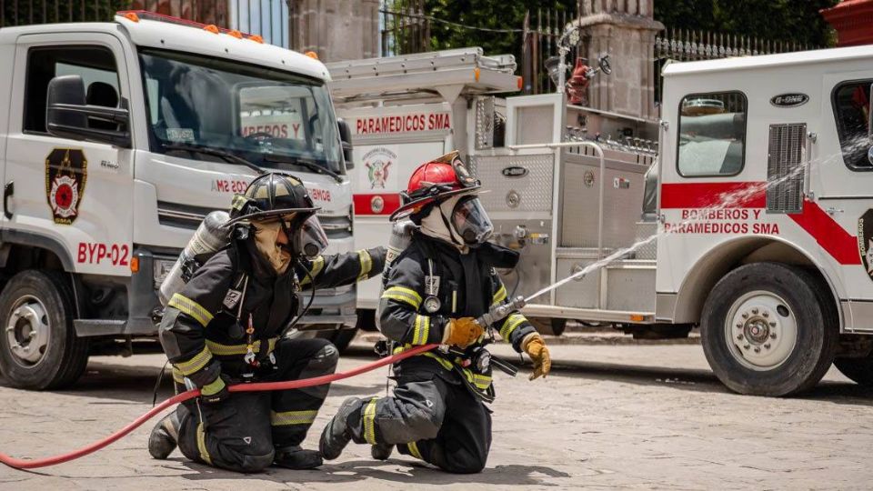 Autoridades municipales reconocieron el valor de los Bomberos y Paramédicos SMA al servicio de San Miguel de Allende.