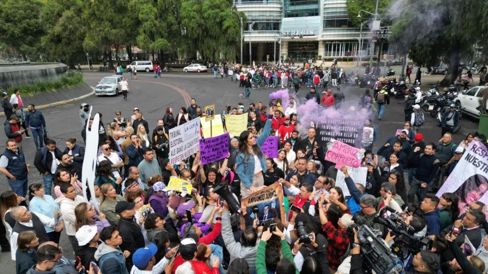 Protesta en Paseo de la Reforma a la altura de la Glorieta de La Diana