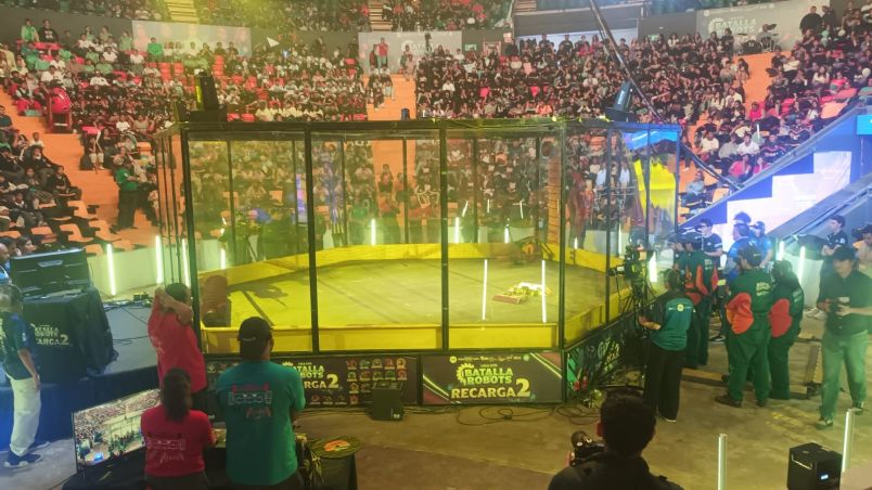 Este viernes se celebró la gran final de la competencia 'Batalla de Robots Recargad2'