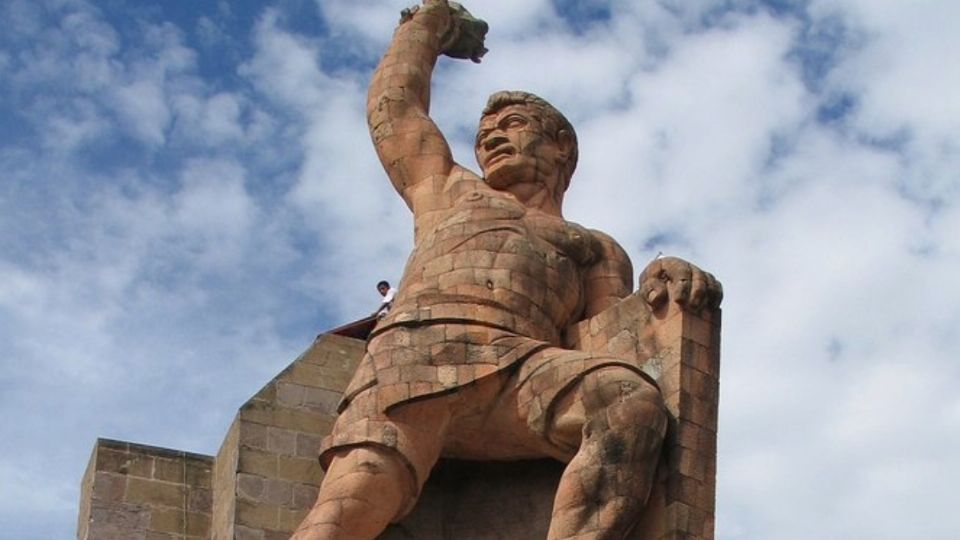 Monumento a El Pípila en la ciudad de Guanajuato, en homenaje al personaje histórico