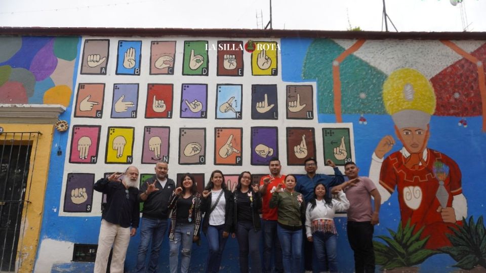 Para los artistas participantes, es un símbolo de pertenencia para la comunidad de personas sordas en el estado, pues fue dirigido por el maestro Rolando Sigüenza Acevedo, pintor sordo reconocido a nivel internacional y 40 artistas sordos originarios de Oaxaca.