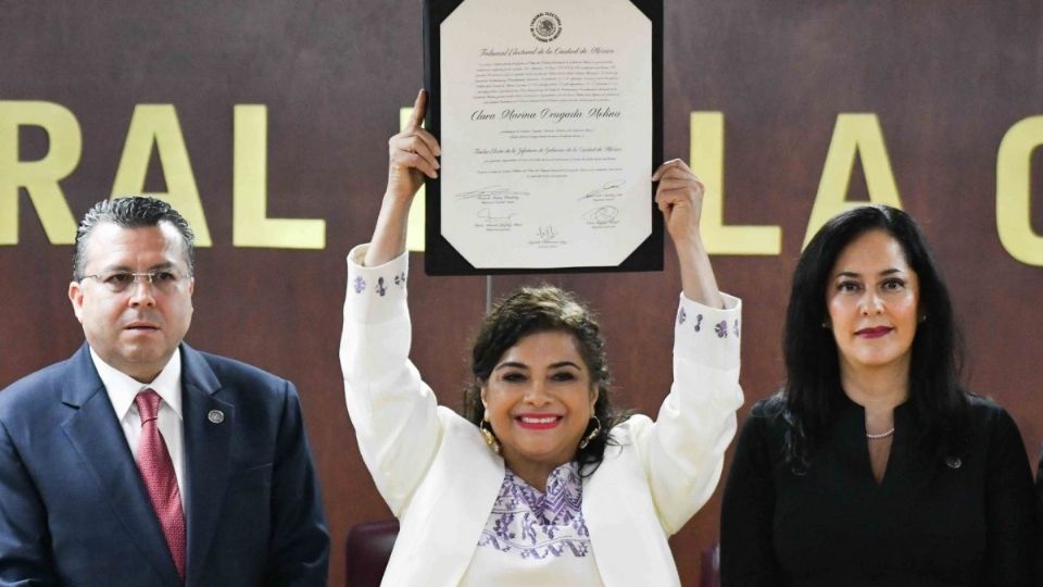 Clara Brugada recibe constancia como jefa de Gobierno de la CDMX