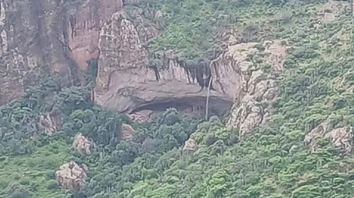 Entre mezquites se esconde la misteriosa Cueva de San Miguel en Guanajuato