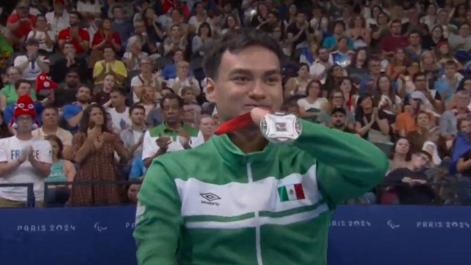 Ángel Camacho gana medalla de plata que suma a sus 2 de bronce.
