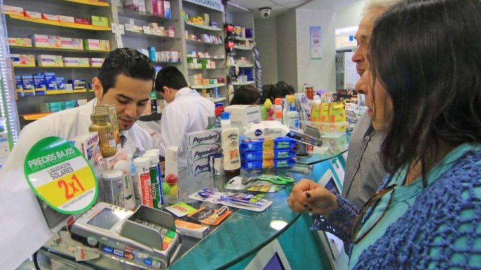 Los adultos mayores y público en general pueden tener acceso a descuento en el área de farmacia, pero deben checar las letras chiquitas