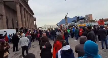 Protestas contra el alza camionera; manifestantes desafían el frío