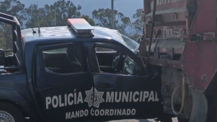 Patrulla de Zacualtipán choca contra camión de carga, oficiales lesionados