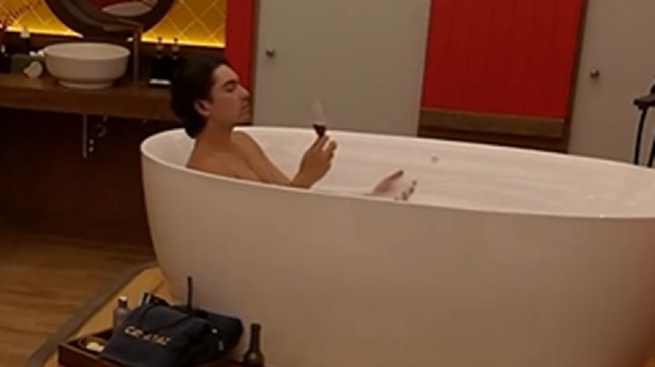 ¡Sin pena y sin ropa! Sergio Mayer Mori sorprende al público con un baño al desnudo en La Granja VIP