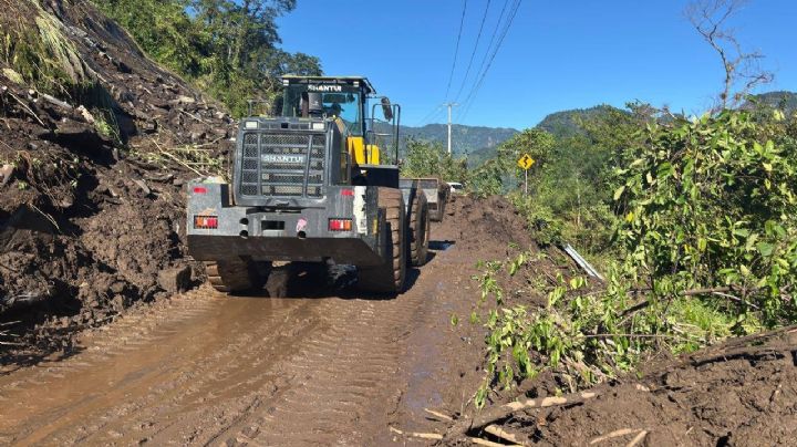 Camino no dura ni un día reabierto, derrumbe en montaña lo vuelve a bloquear en Nicolas Flores