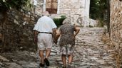 Foto ilustrativa de la nota titulada: Adultos mayores enfrentan alzas de hasta 30% en seguros de gastos médicos