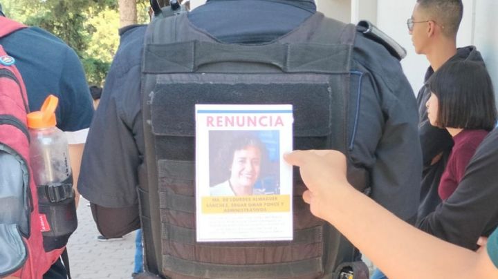 Alumnos del TEC de León se manifiestan para exigir la renuncia de la directora