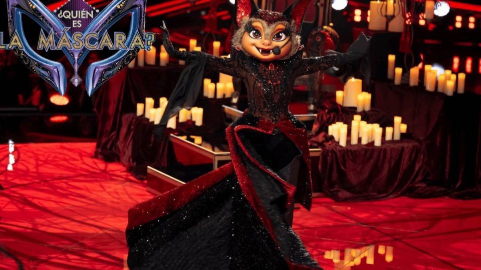 Impresionó con su disfraz y su canto.