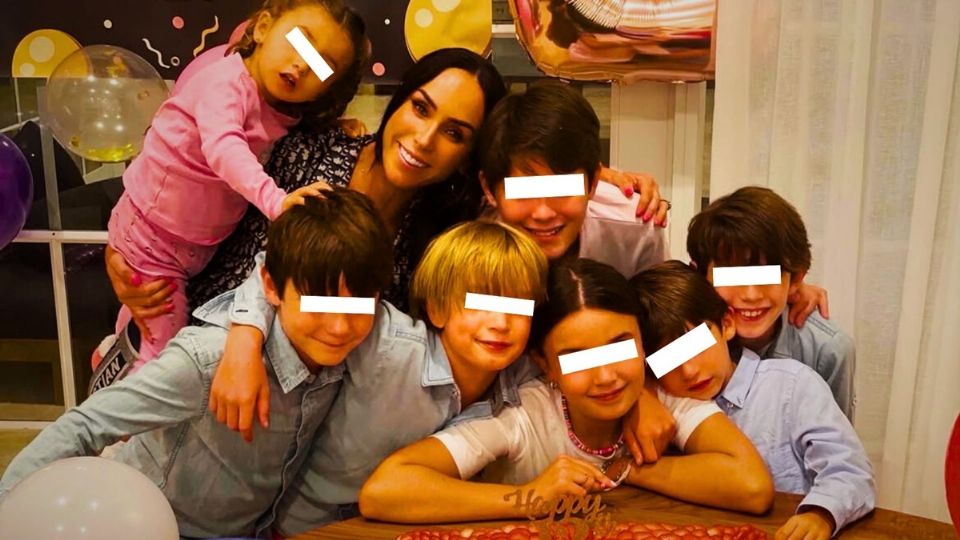 La patria potestad de cuatro de sus hijos