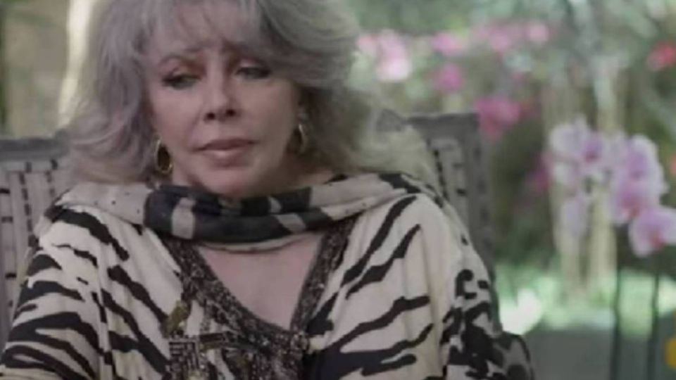 Fans y el medio artístico se preocupan por su salud.