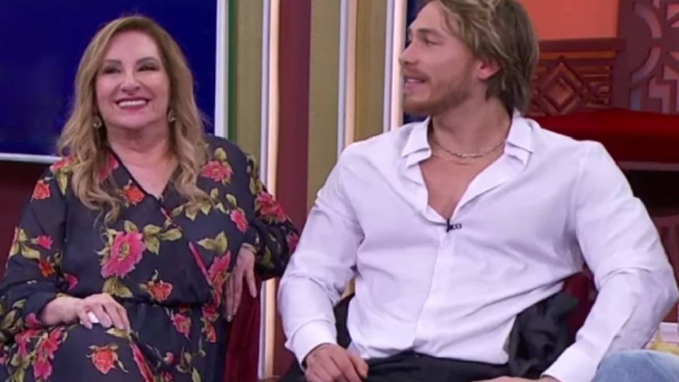 'Doña Alegría' quiere mucho a su nieto.