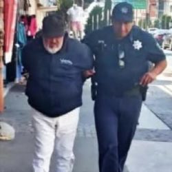 Detienen a adulto mayor por acoso sexual a mujer en comercio de Pachuca