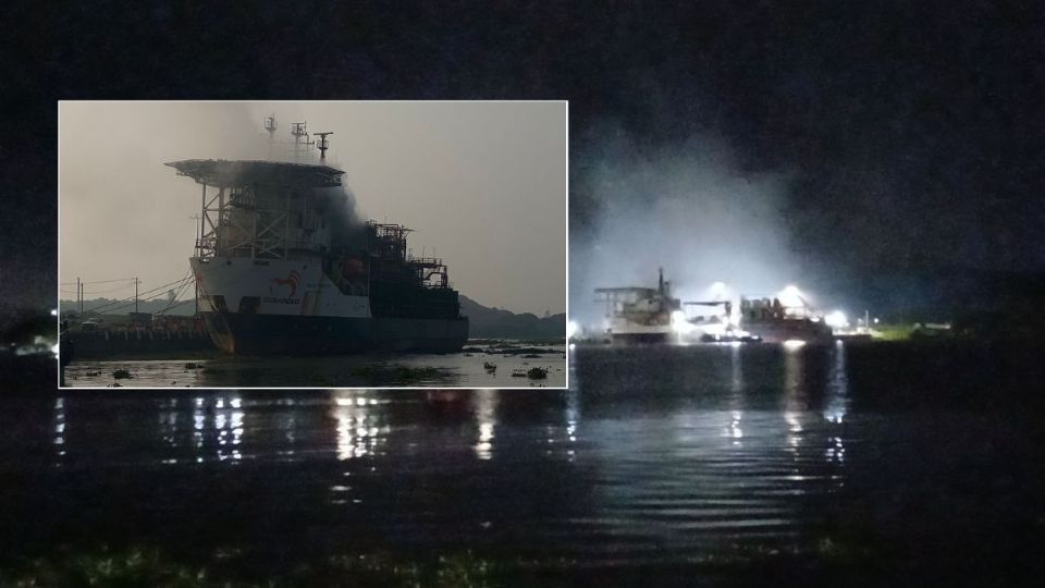 Se vuelve a incendiar buque “Blue Phoenix” atracado en el Puerto de Coatzacoalcos