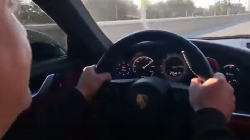 El video circula en redes sociales y ha generado controversia, sobre todo por ser esta una de las vías más accidentadas en la ciudad