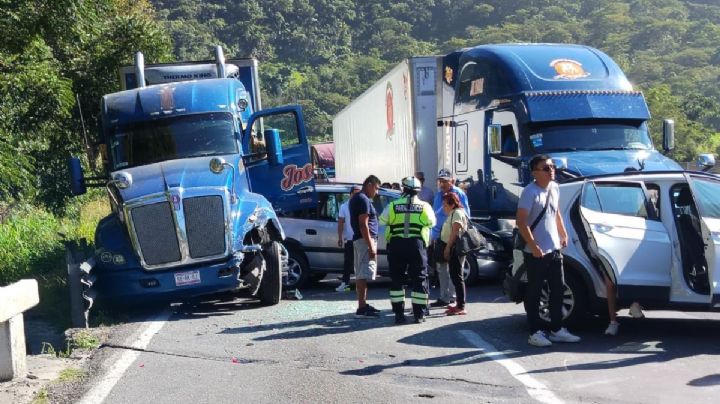Choque múltiple en la autopista Orizaba - Puebla, hoy 23 de noviembre