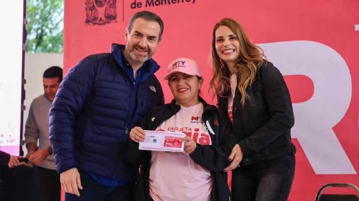 Monterrey entrega más de 2 mil Tarjetas Regia Plus a jefas de familia