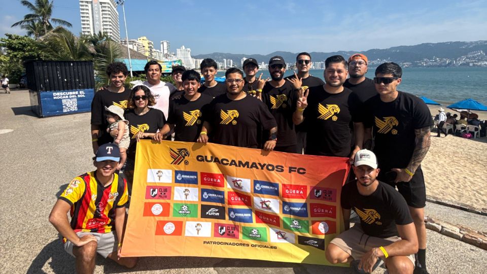 Primera generación del primer equipo de Creadores de Contenido 'Guacamayos FC'