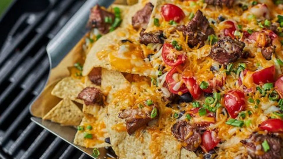 Nachos caseros con carne y frijoles negros
