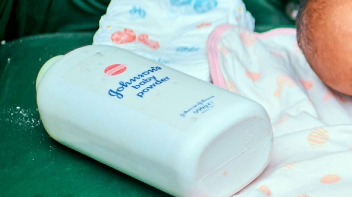 Talco para bebés de J&J: jurado falla a favor de dos mujeres con cáncer