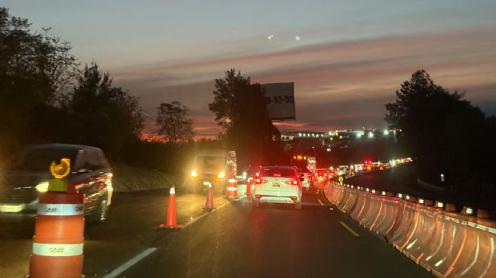 Tráfico lento y largas filas en la autopista Silao- Guanajuato por obras viales