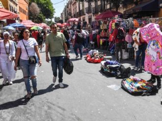 Economía informal aumenta su peso en México: Inegi