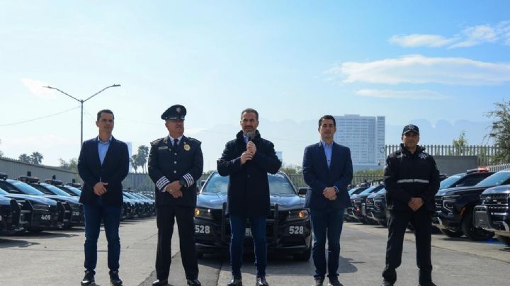 Adrián de la Garza entrega nuevas unidades a la policía de Monterrey
